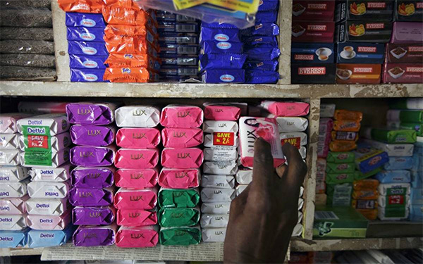 साबुन निर्माताओं ने उत्पादन बढ़ाया, कीमतें घटाई