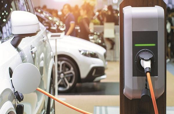 अब 69000 पेट्रोल पंपों पर लगेंगे चार्जिंग कियोस्क